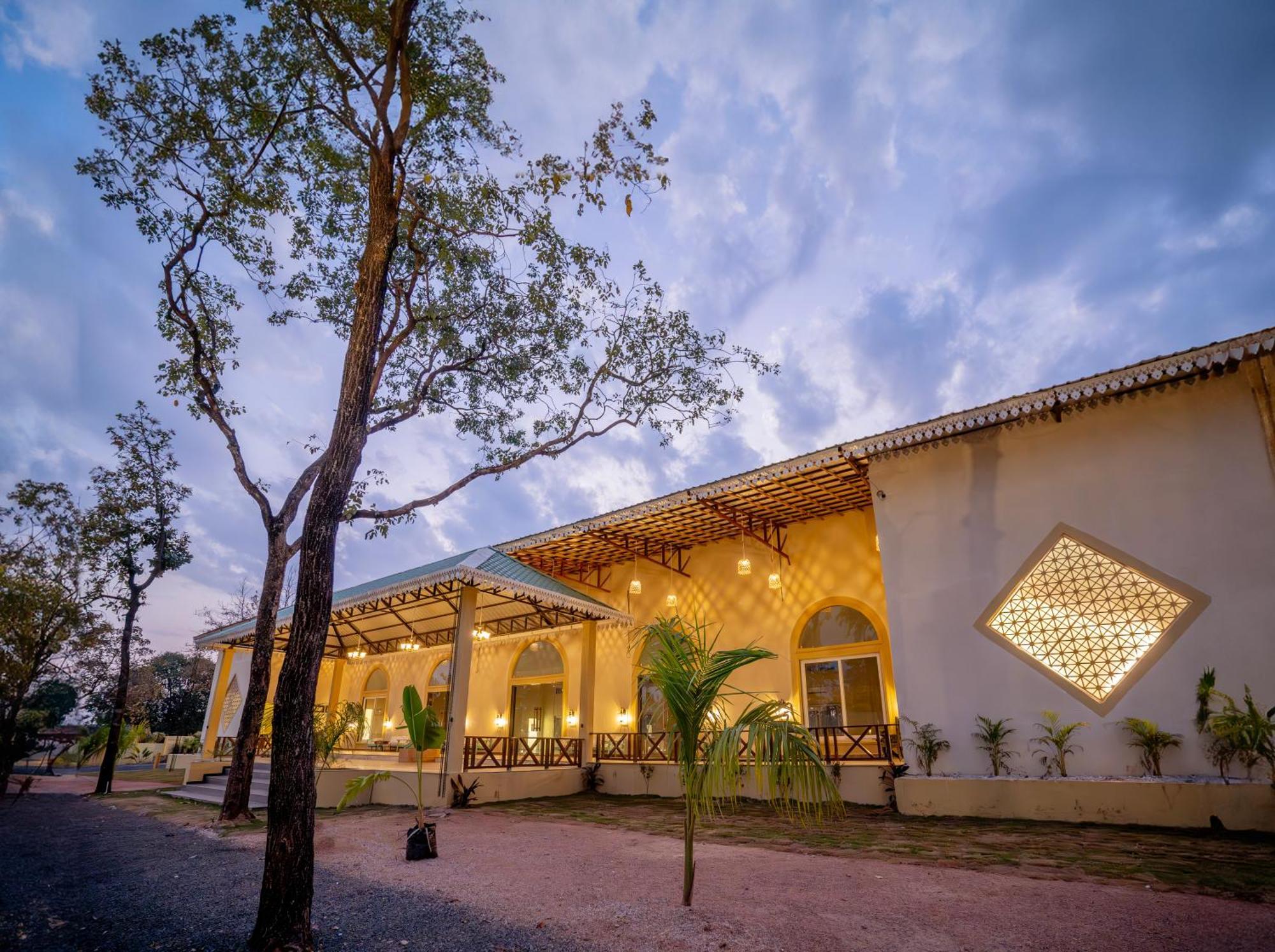 Palash The Jungle Resort Gondia Экстерьер фото